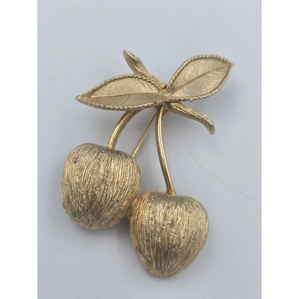 Vintage Sarah Coventry Gold‎ Tone Textured Cherry Leaves Brooch Pin